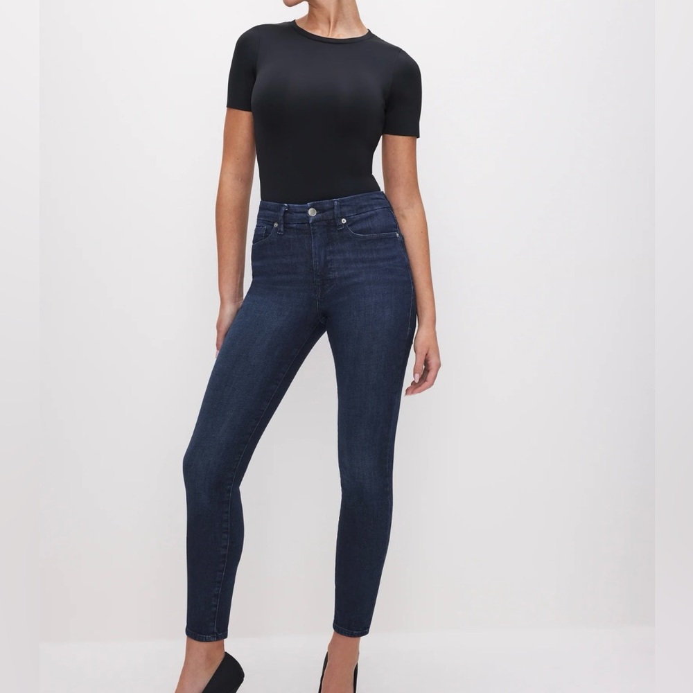 Good Waist Crop in color Blue025
